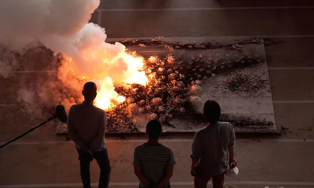 Cai Guo-Qiang devant sa création