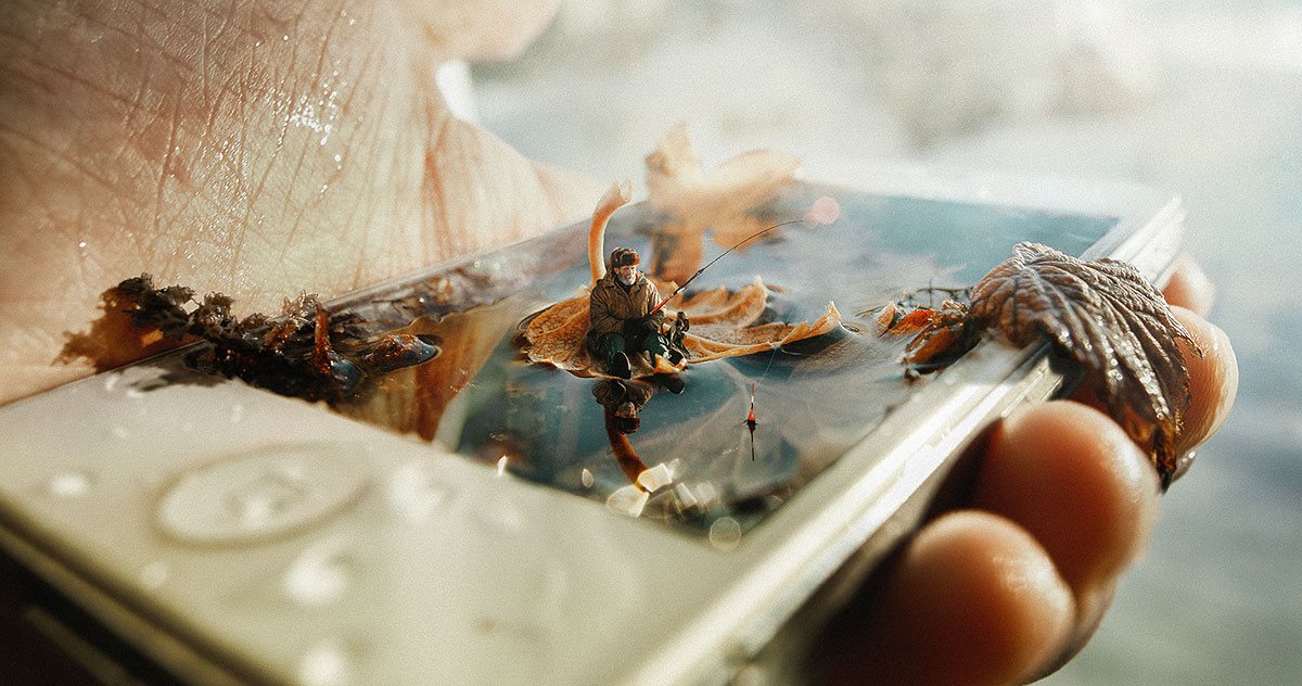 Homme et téléphone © Dmitry Rogozhkin