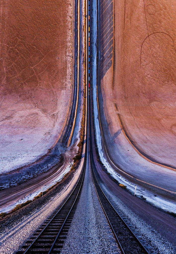 Desert Railroad © Aydin Büyüktaş