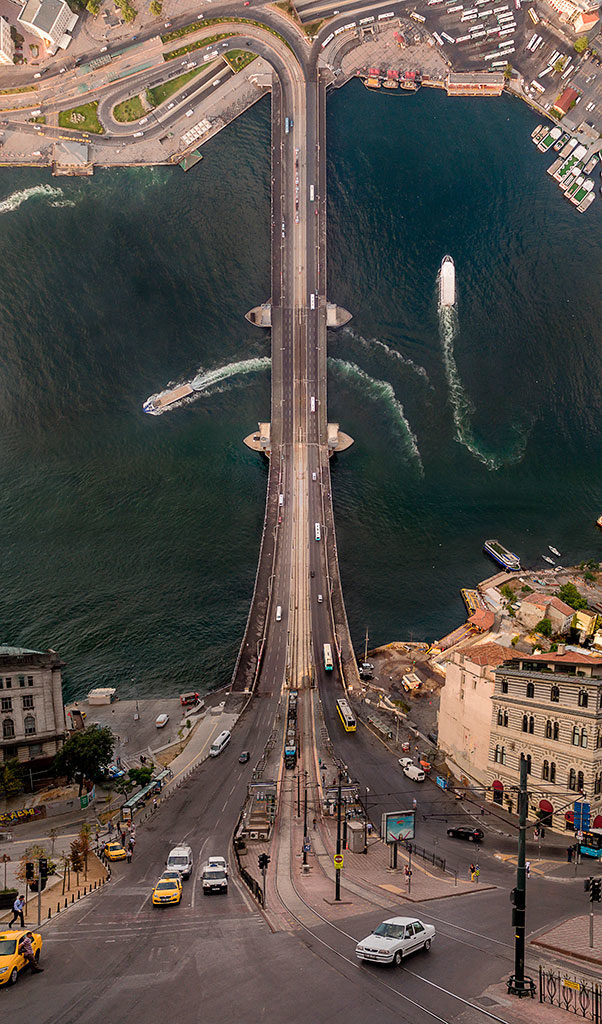 Galata Bridge © Aydin Büyüktaş